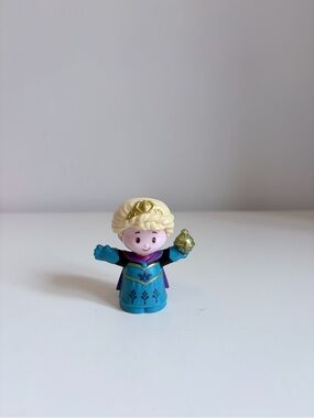 (5/$25) Fisher Price Little People Elsa Figure